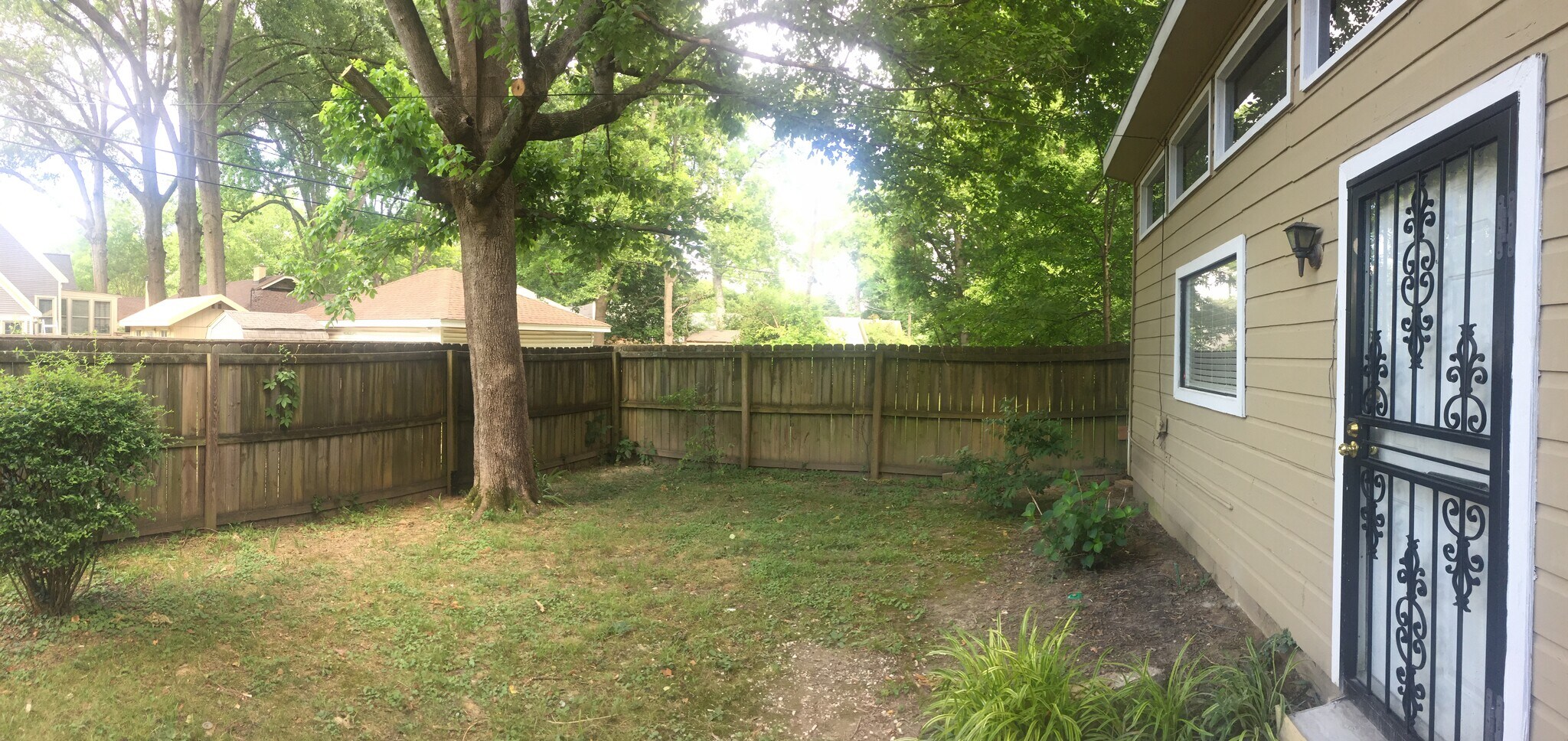 Semi-private backyard area - 1742 N Parkway