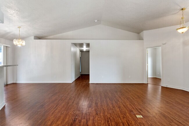 Building Photo - 2119 W Roberts Ave