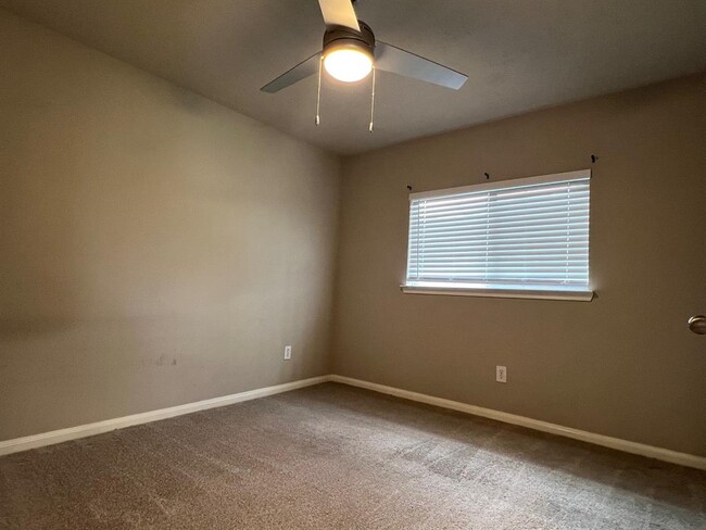Building Photo - 3821 Armand Dr