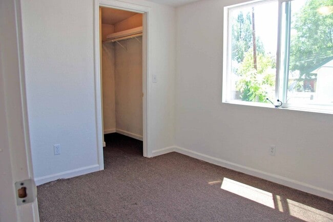 Building Photo - Nice cottage in Tuolumne