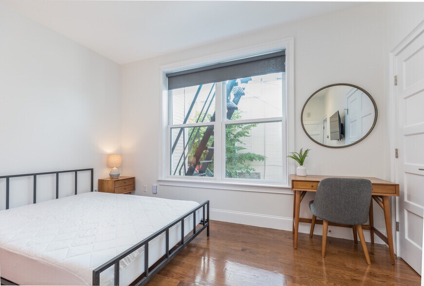 Building Photo - 121 Centre St