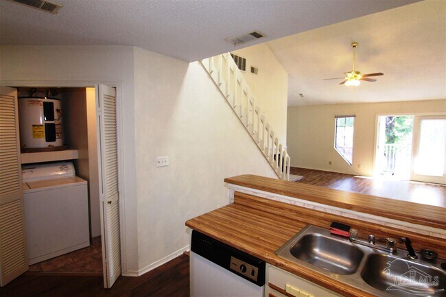 Building Photo - 5001 Grande Dr