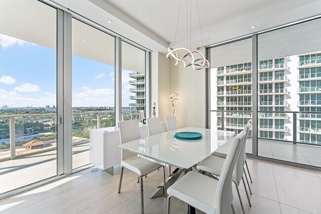 Building Photo - 3100 N Ocean Dr