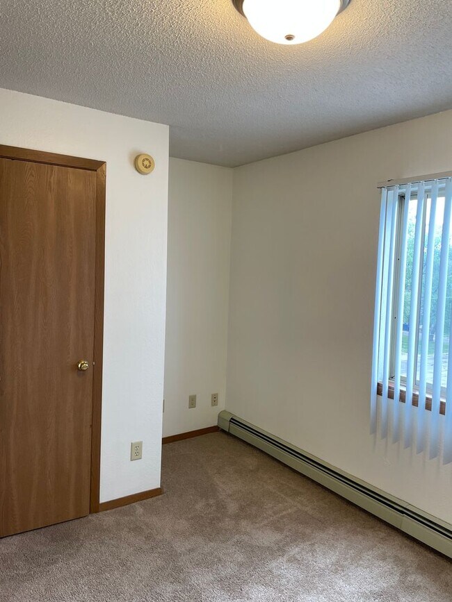 Building Photo - FIRST MONTH FREE RENT WITH SIGNED 12 MONTH LEASE