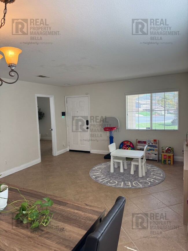 Building Photo - Spacious 4-Bedroom Menifee Home with Open ...