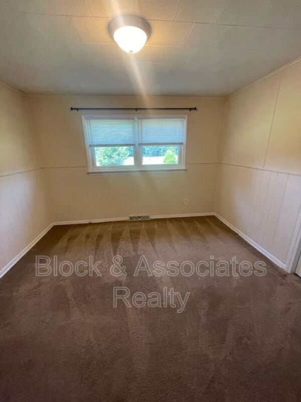 Building Photo - 1452 Cox Brothers Rd