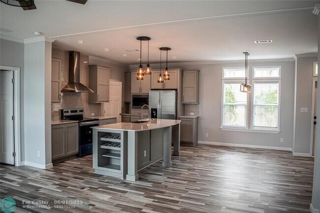 Building Photo - 1757 12th Ct N