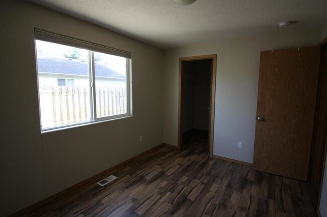 Building Photo - 214 NE 170th Ave