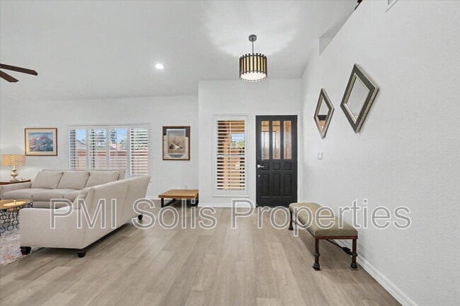 Building Photo - 10198 E San Salvador Dr