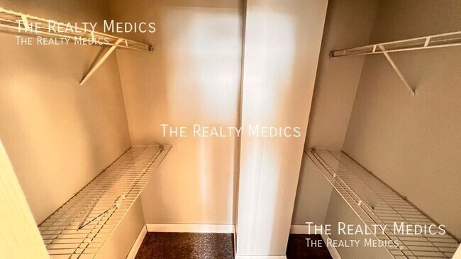 Building Photo - 430 Red Coat Ln