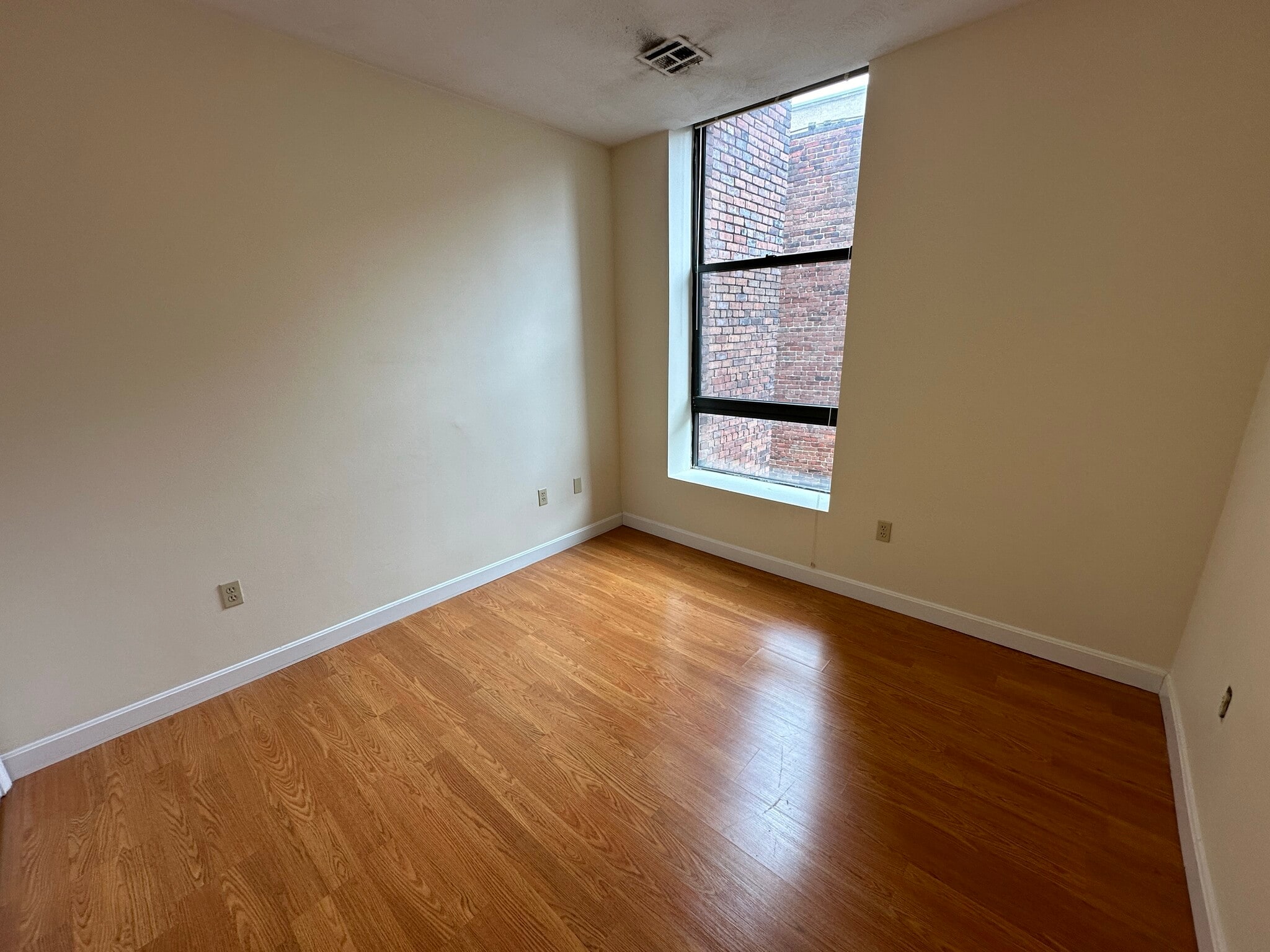 Building Photo - 83 Essex St