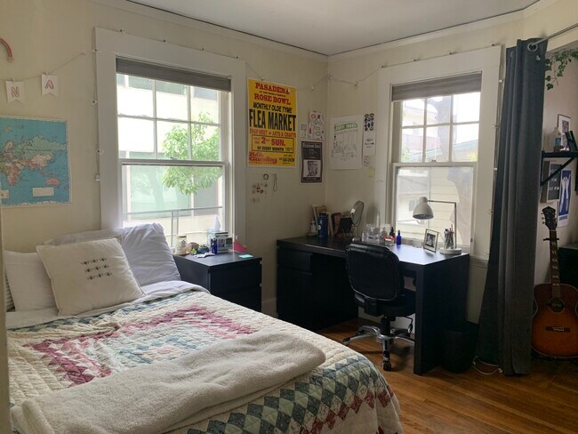 Building Photo - 2542 Hillegass Ave