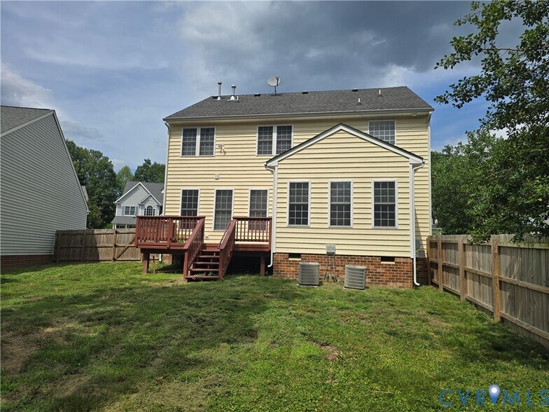 Building Photo - 9521 Pine Trails Ct
