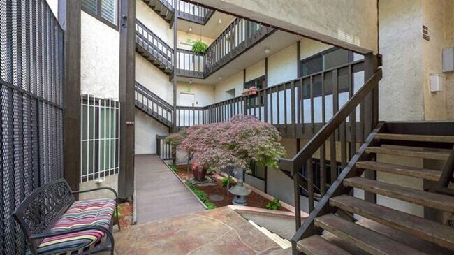Building Photo - Park Terrace South Hill Condo 2 Bedroom 2 Bath with Gorgeous Views