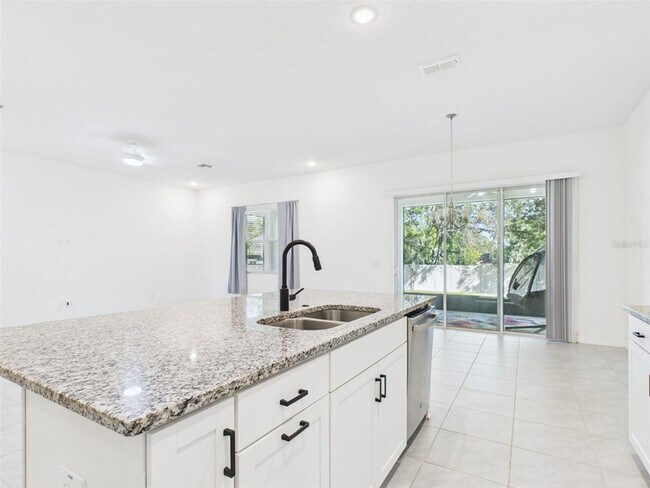 Building Photo - 2033 Emerald Springs Dr