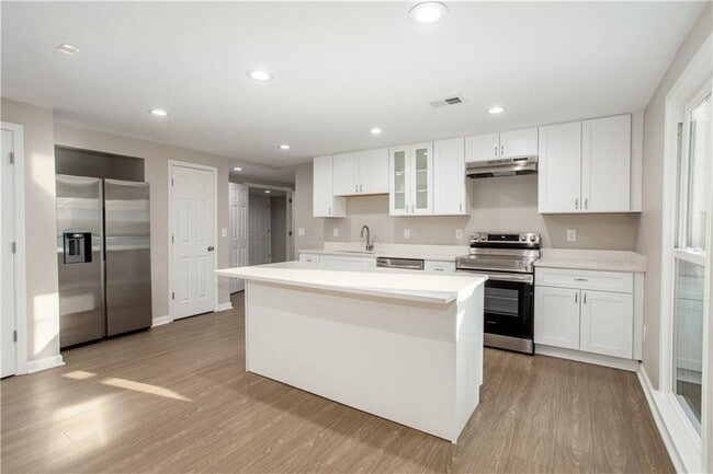 Building Photo - 5647 Queensborough Dr