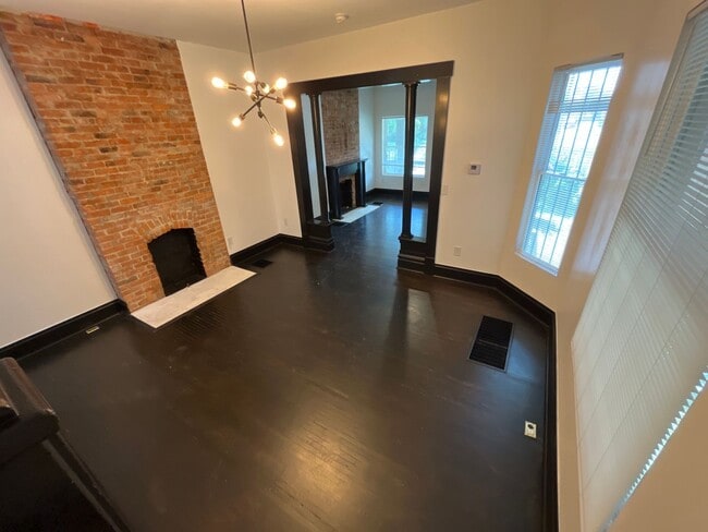 Building Photo - Spacious 3 bedroom duplex near Franklin Park