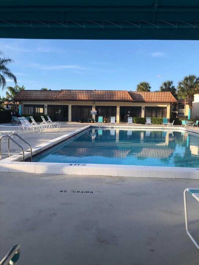 Building Photo - 4570 Lucerne Lakes Blvd E