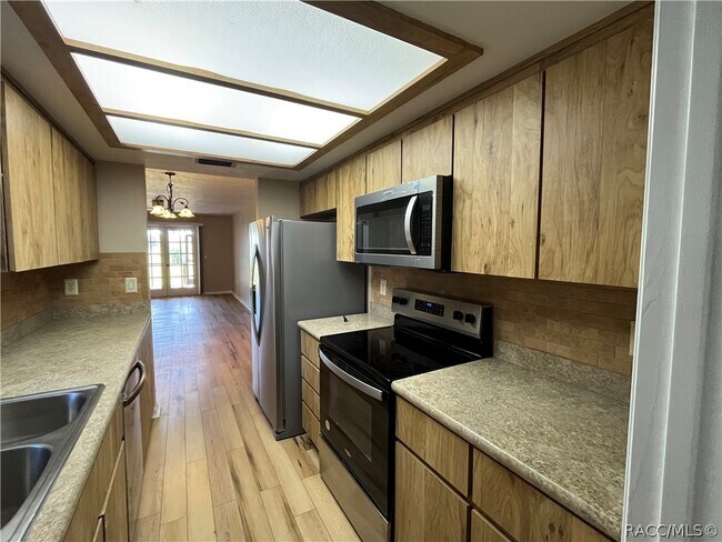 Building Photo - 790 E Gilchrist Ct