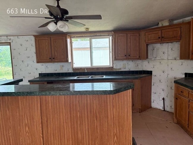 Building Photo - 663 W Mills Dr