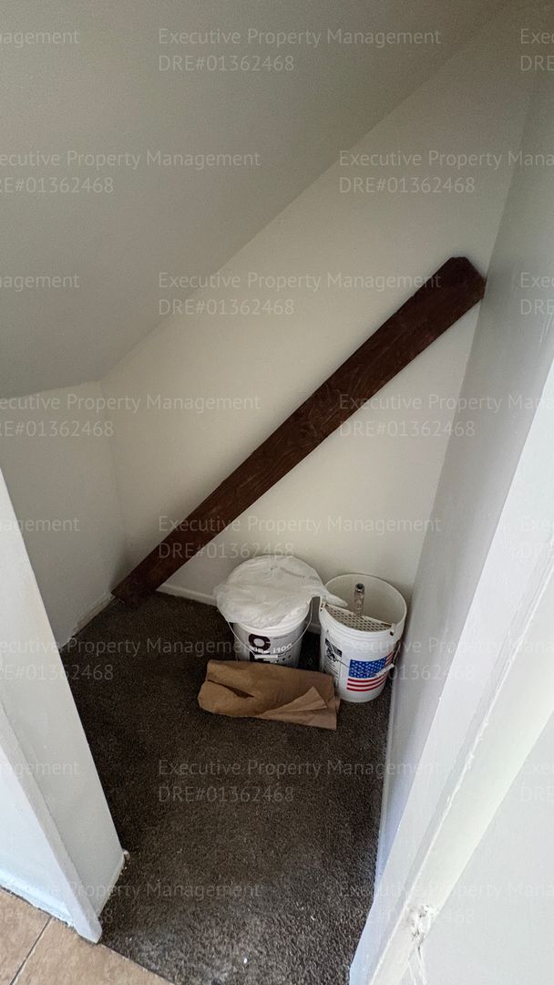 Building Photo - 2 bedroom 1.5 bathroom townhouse located in East Bakersfield Move In Special on Approved Credit
