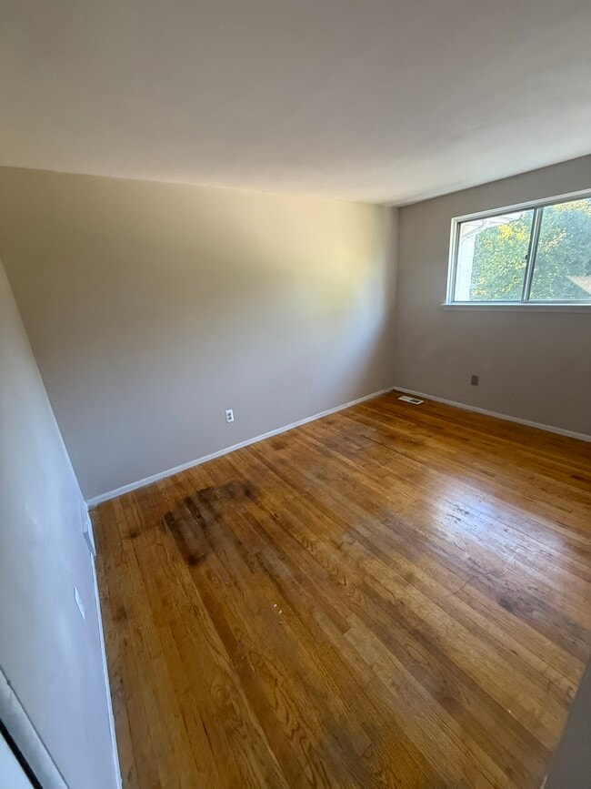 Building Photo - 105 S Christine Cir
