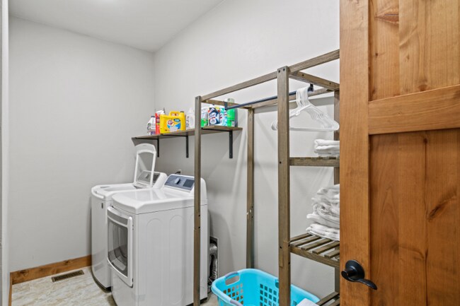 Building Photo - 498 S Badger Trail