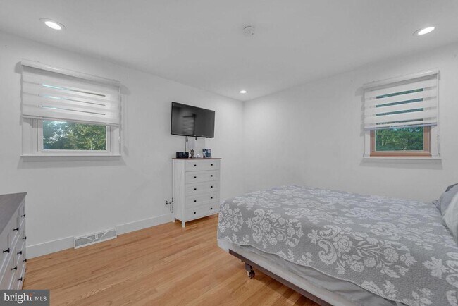 Building Photo - 91 2nd St