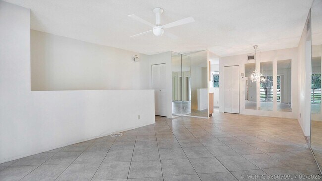 Building Photo - 505 Gardens Dr