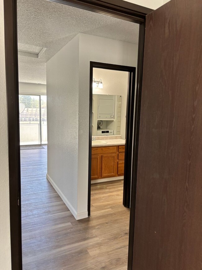 Building Photo - MOVE IN SPECIAL, 1/2 OFF 1ST MONTH RENT FO...