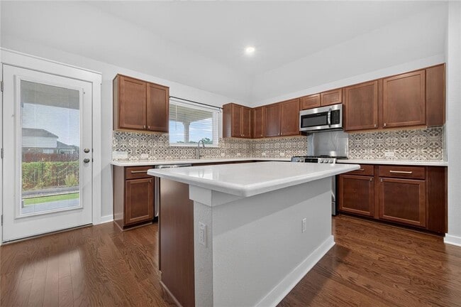 Building Photo - 6904 Pleasanton Pkwy