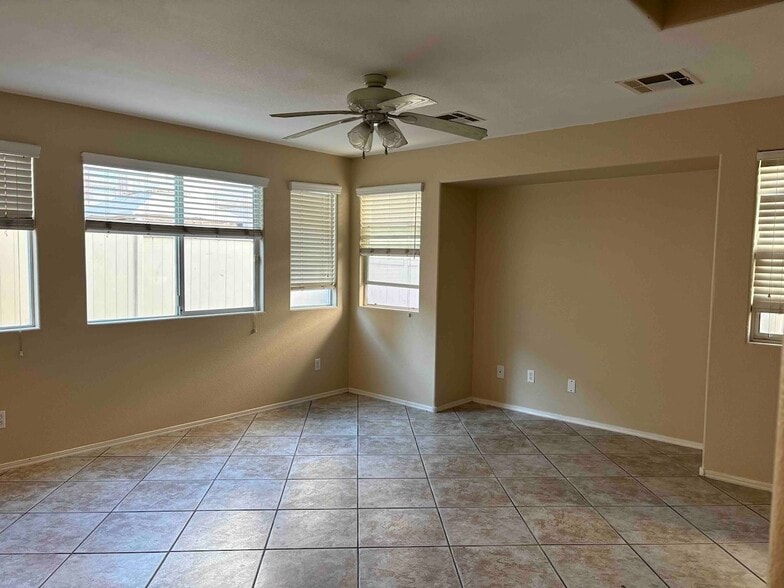 Building Photo - 5989 Banbury Heights Way