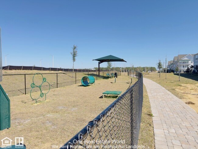 Building Photo - 2971 Maloof Dr