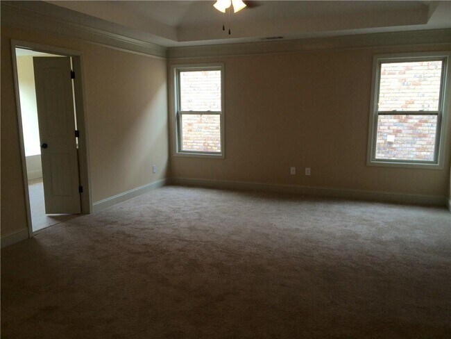 Building Photo - 718 Channel Ln