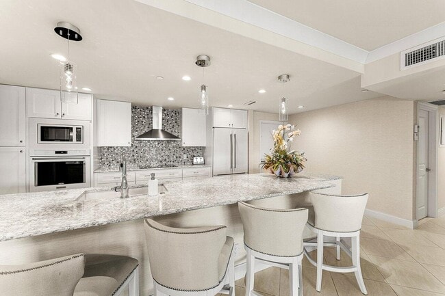 Building Photo - 4740 S Ocean Blvd