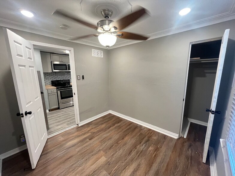 Building Photo - 2505 Crescent Ave