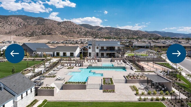 Building Photo - Luxury 55+ Executive Home- Fully Furnished