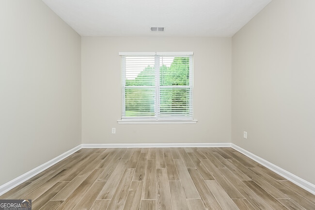 Building Photo - 350 Summer Hill Cir