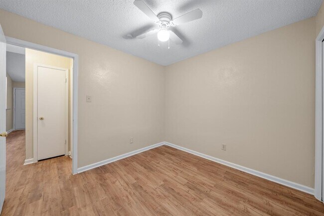 Building Photo - 100 Meteor Dr