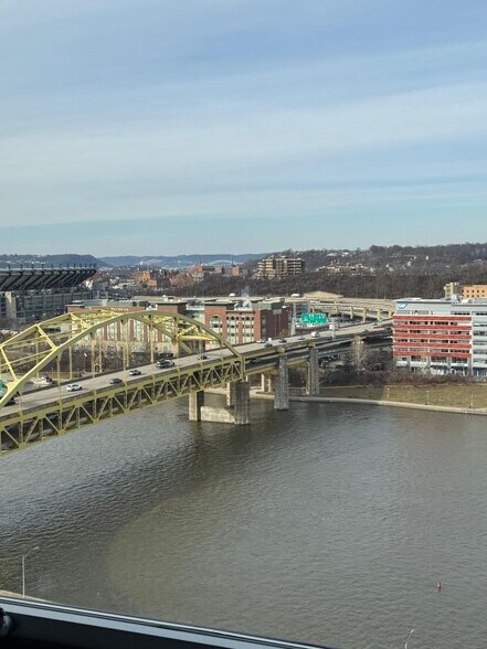 Building Photo - 320 Fort Duquesne Blvd