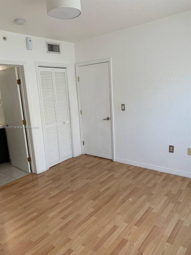 Building Photo - 7326 Collins Ave