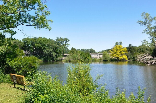 Building Photo - 609 Watersedge Dr