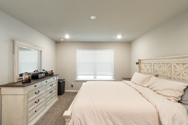 Building Photo - 2568 Arbordale Lp