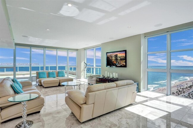 Building Photo - 101 S Fort Lauderdale Beach Blvd