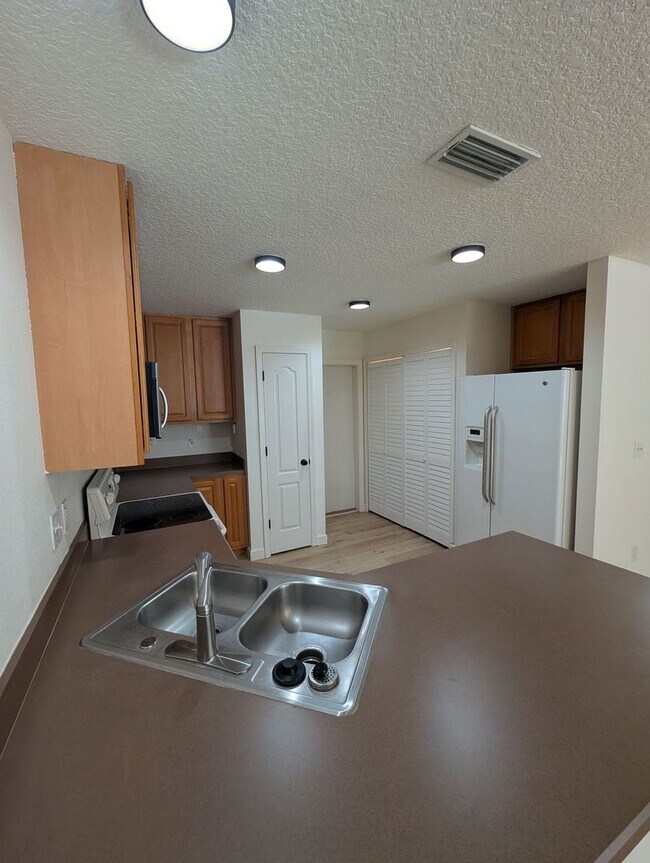 Building Photo - Beautiful 3 Bedroom 2.5 Bath Home in Paloma