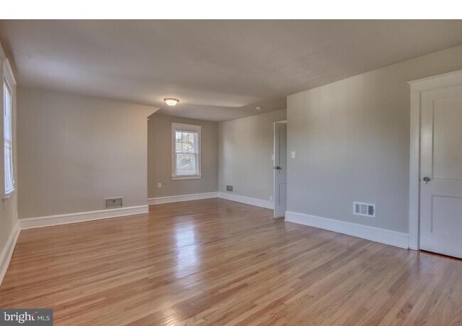 Building Photo - 518 N Jackson St