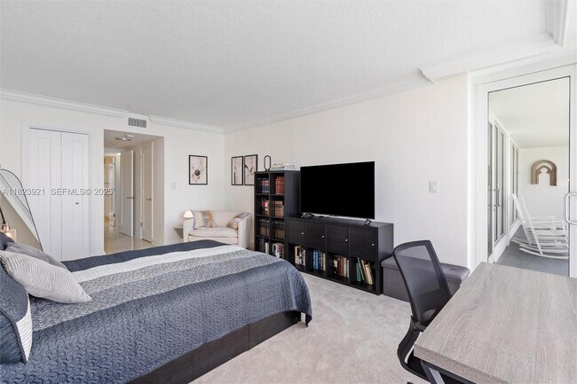 Building Photo - 2200 S Ocean Ln