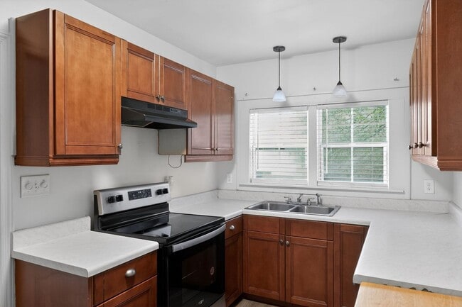 Building Photo - 879 Sylvan Pl SW