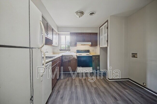 Building Photo - 1474 E Tanners Creek Dr