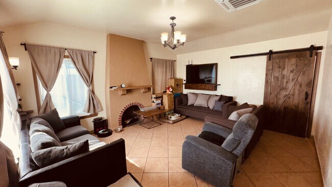 Building Photo - 2565 Kansas Ave